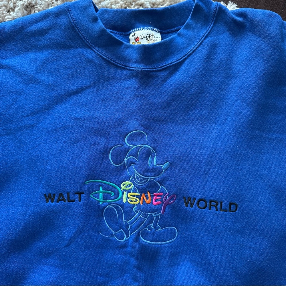 Vintage Disney World embroidered XL crewneck sweatshirt- looks NEW!
